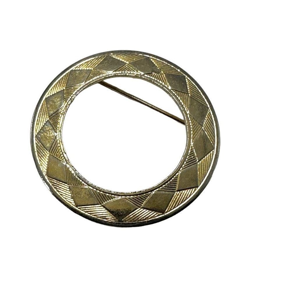 Vintage gold tone open circle brooch
